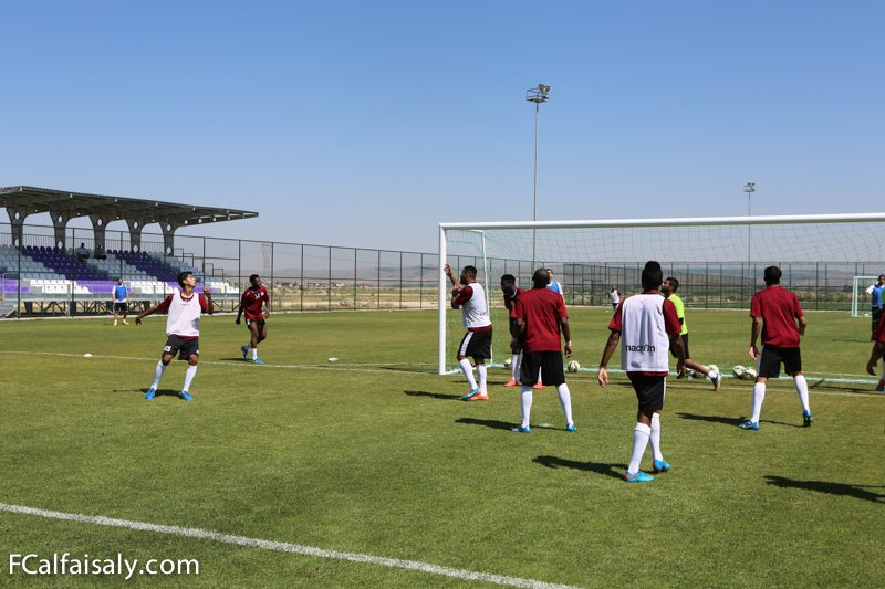 الفريق الأول لكرة القدم يجري حصته التدريبية الأولى بتركيا ( تقرير مصور )