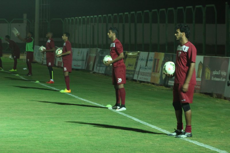 الفريق الأول لكرة القدم يواصل التدريبات ولجنة المسابقات توافق على تقديم لقاء الفريق أمام الخليج ( تقرير مصور )