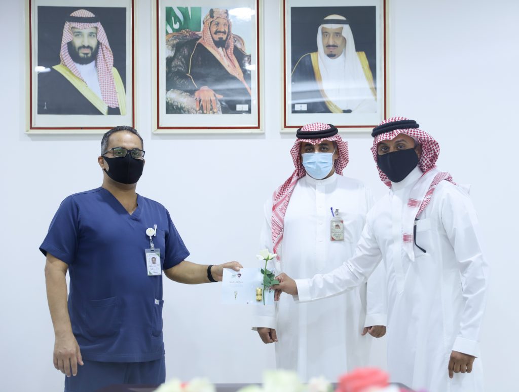 الرئيس التنفيذي يزور مستشفى الملك خالد بمحافظة المجمعة تفعيلاً لمبادرة ” شكراً ابطال الصحة ”  الفيصلي