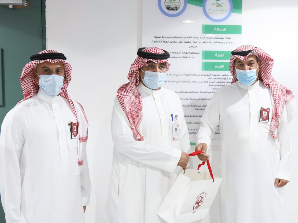الفيصلي يزور كبار السن في مستشفى الملك خالد بمحافظة المجمعة
